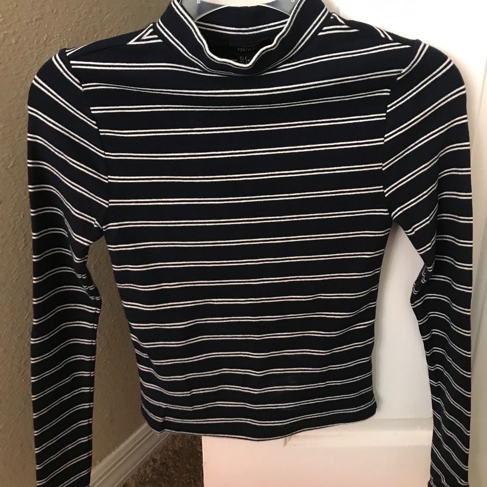 Cropped stripped long sleeve turtle neck